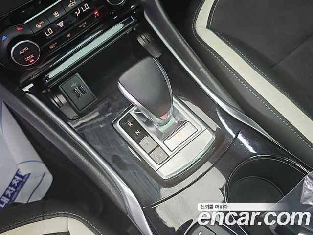 Infiniti Q30 2.0 Sport Essential 2019 — фото 8
