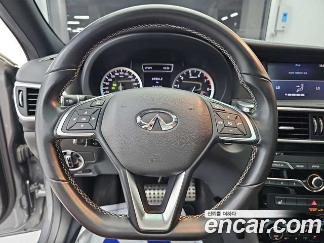 Infiniti Q30 2.0 Sport Essential 2019 — фото 9