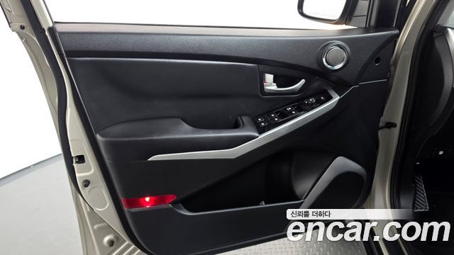 KG Mobility (SsangYong) Korando C 2.0 CVT 2WD Deluxe 2014 — фото 24