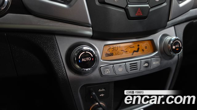 KG Mobility (SsangYong) Korando C 2.0 CVT 2WD Deluxe 2014 — фото 27