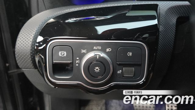 Mercedes-Benz A-Class (W177) AMG A35 4MATIC Sedan 2021 — фото 18