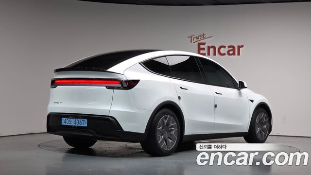 Tesla Model Y L Long Range AWD 2026 — фото 2