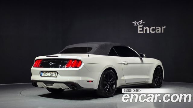 Ford Mustang Convertible 2017 — фото 2