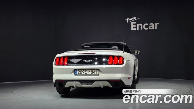 Ford Mustang Convertible 2017 — фото 4