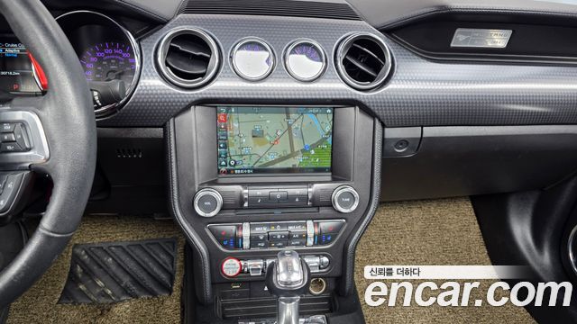 Ford Mustang Convertible 2017 — фото 18