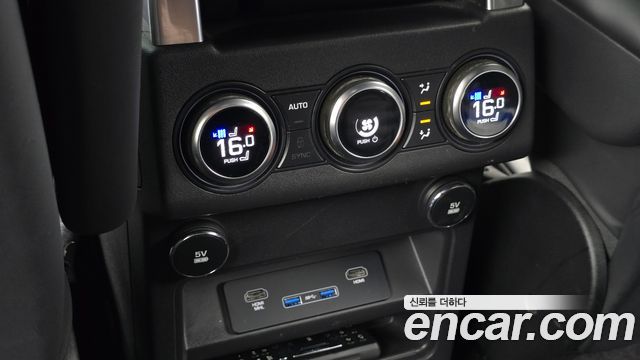 Land Rover Discovery 5 3.0 SD6 HSE Luxury 2019 — фото 19