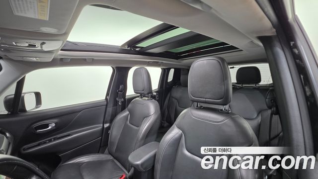 Jeep Renegade 2.4 Limited 2019 — фото 15