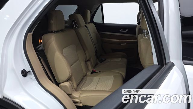 Ford Explorer 3.5 Limited 2WD 2016 — фото 11