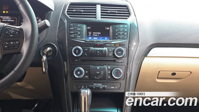 Ford Explorer 3.5 Limited 2WD 2016 — фото 13