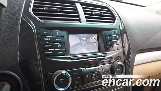 Ford Explorer 3.5 Limited 2WD 2016 — фото 14