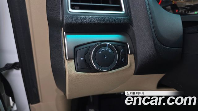 Ford Explorer 3.5 Limited 2WD 2016 — фото 16