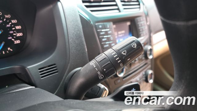 Ford Explorer 3.5 Limited 2WD 2016 — фото 17