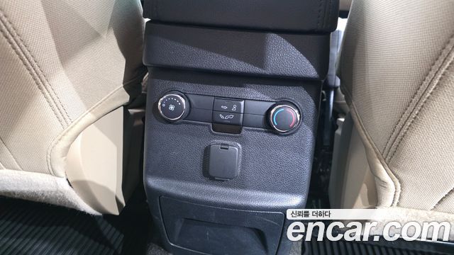 Ford Explorer 3.5 Limited 2WD 2016 — фото 19