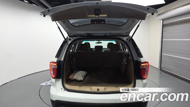 Ford Explorer 3.5 Limited 2WD 2016 — фото 20