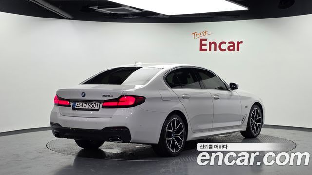 BMW 5 Series (G30) 530e M Sport 2022 — фото 2