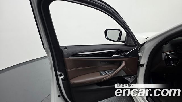 BMW 5 Series (G30) 530e M Sport 2022 — фото 24