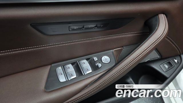 BMW 5 Series (G30) 530e M Sport 2022 — фото 30