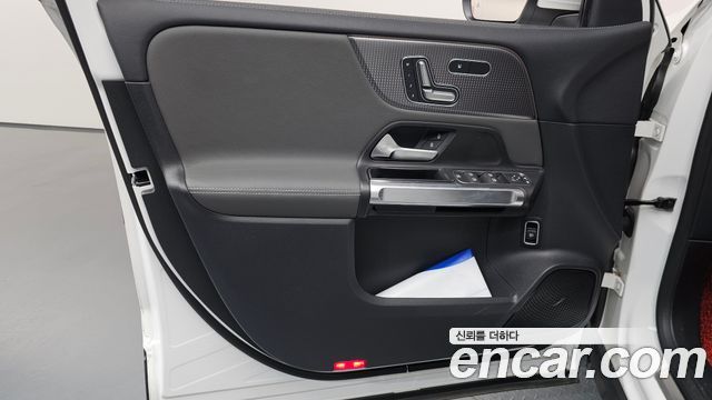Mercedes-Benz EQB (X243) EQB300 4MATIC Electric Art 2024 — фото 24