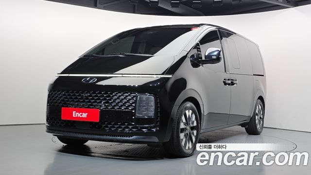 Hyundai Staria 4WD Lounge 9-Seater Inspiration 2023 — фото 1