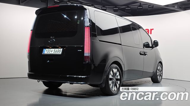 Hyundai Staria 4WD Lounge 9-Seater Inspiration 2023 — фото 2