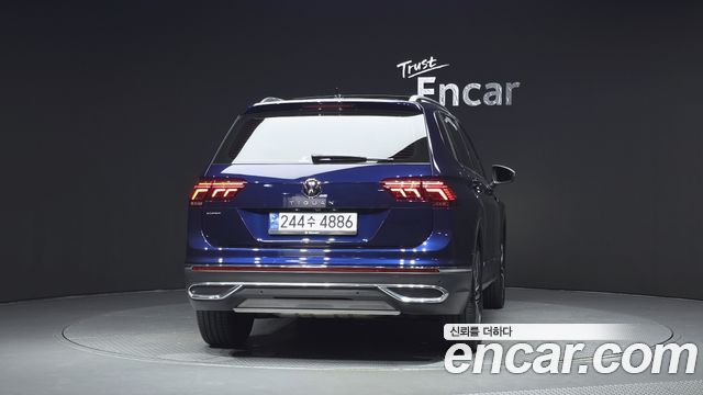Volkswagen Tiguan Allspace 2.0 TSI Prestige 2023 — фото 4