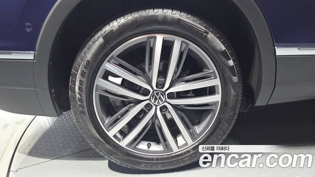 Volkswagen Tiguan Allspace 2.0 TSI Prestige 2023 — фото 5