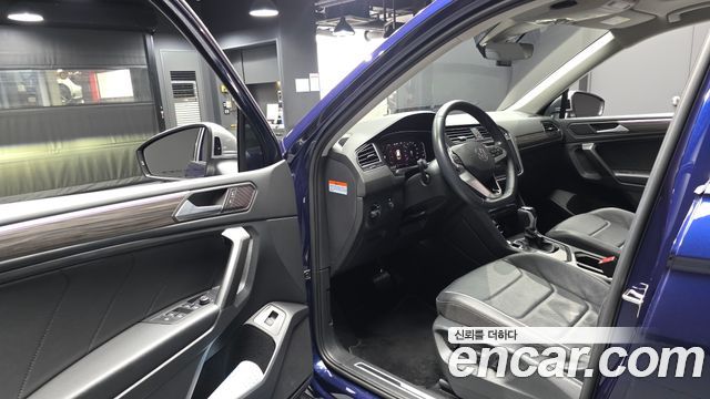 Volkswagen Tiguan Allspace 2.0 TSI Prestige 2023 — фото 10