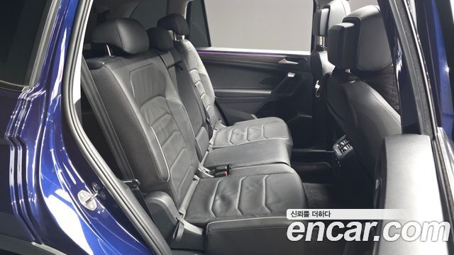 Volkswagen Tiguan Allspace 2.0 TSI Prestige 2023 — фото 11