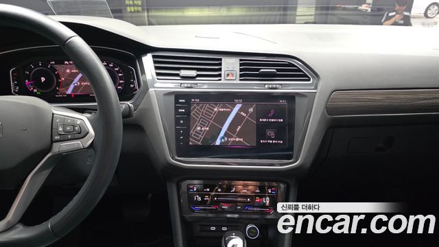 Volkswagen Tiguan Allspace 2.0 TSI Prestige 2023 — фото 14