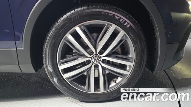 Volkswagen Tiguan Allspace 2.0 TSI Prestige 2023 — фото 21