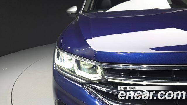 Volkswagen Tiguan Allspace 2.0 TSI Prestige 2023 — фото 22