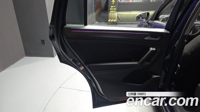 Volkswagen Tiguan Allspace 2.0 TSI Prestige 2023 — фото 25