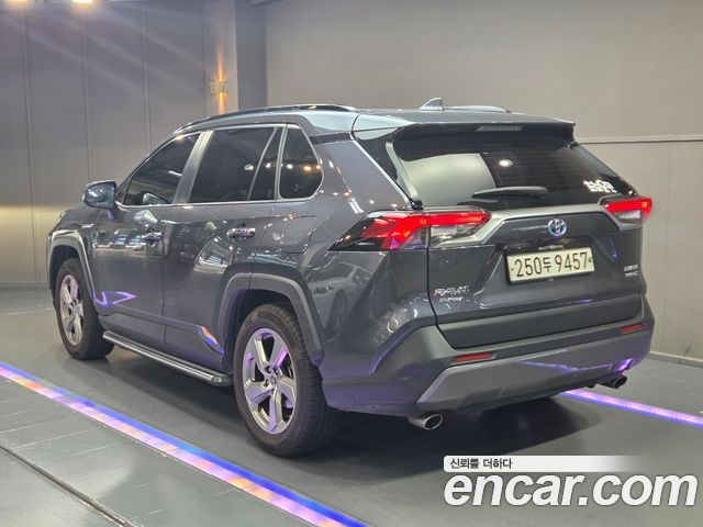 Toyota RAV4 (V) 2.5 4WD Hybrid 2021 — фото 4