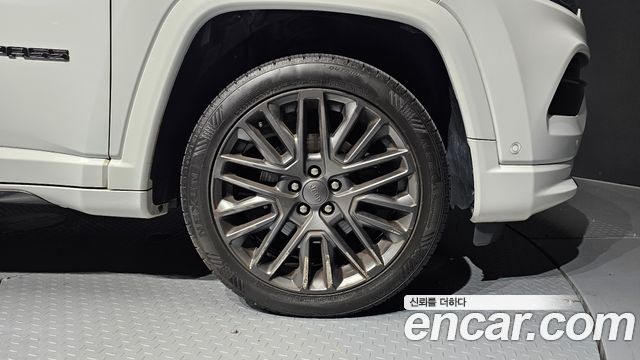 Jeep Compass (II) S 2.4 AWD 2022 — фото 27