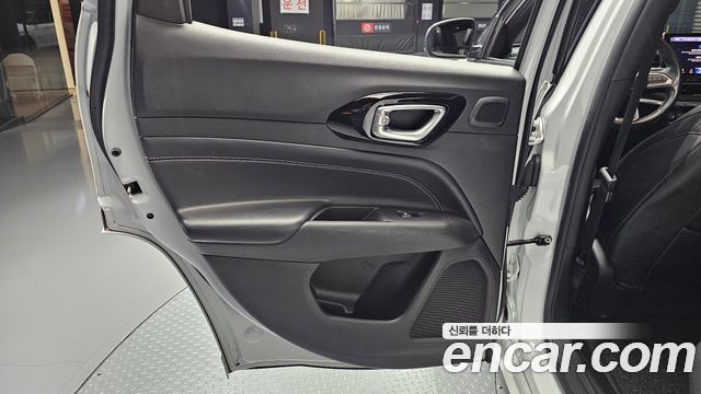 Jeep Compass (II) S 2.4 AWD 2022 — фото 31