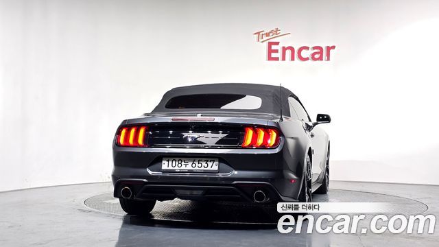 Ford Mustang Convertible 2020 — фото 4
