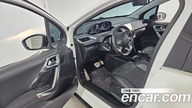 Peugeot 2008 1.6 BlueHDi Feline 2016 — фото 10