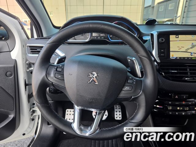 Peugeot 2008 1.6 BlueHDi Feline 2016 — фото 17