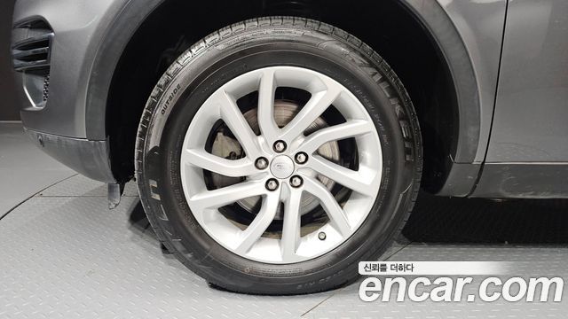 Land Rover Discovery Sport 2.0 TD4 SE 2017 — фото 5