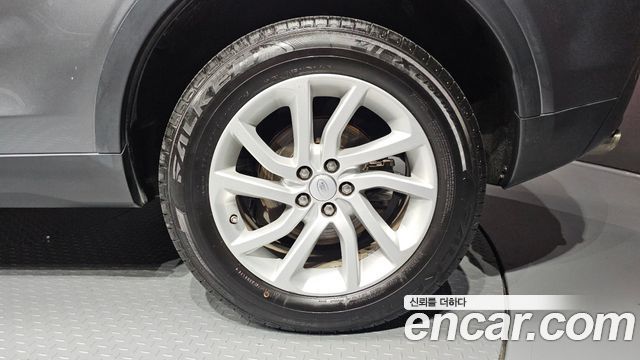 Land Rover Discovery Sport 2.0 TD4 SE 2017 — фото 21