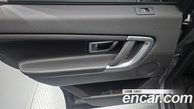 Land Rover Discovery Sport 2.0 TD4 SE 2017 — фото 24