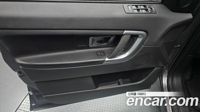 Land Rover Discovery Sport 2.0 TD4 SE 2017 — фото 25