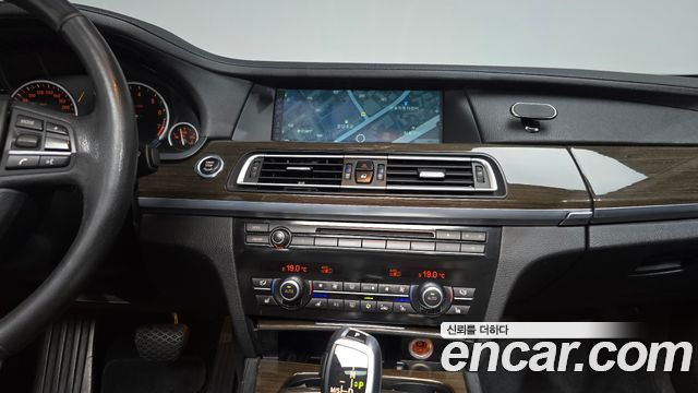 BMW 7 Series (F01) 750Li xDrive 2012 — фото 14