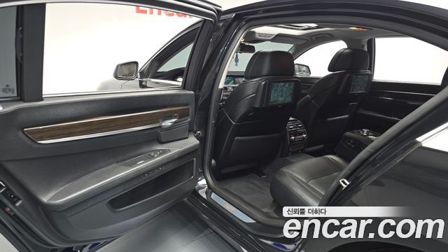 BMW 7 Series (F01) 750Li xDrive 2012 — фото 26