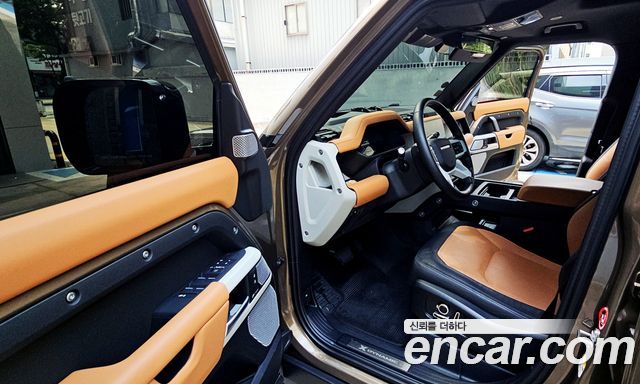Land Rover Defender (L663) 130 P400 X-Dynamic HSE 2024 — фото 9