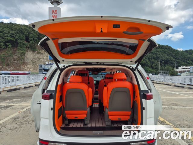 Kia Carnival (IV) Gasoline 9-seater Limousine(Special vehicle) 2023 — фото 22