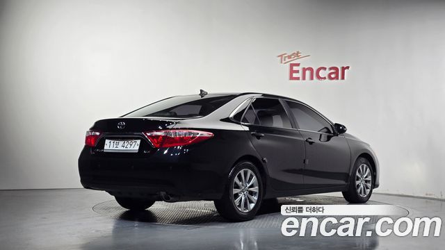 Toyota Camry 2.5 XLE 2015 — фото 2