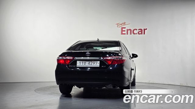 Toyota Camry 2.5 XLE 2015 — фото 4