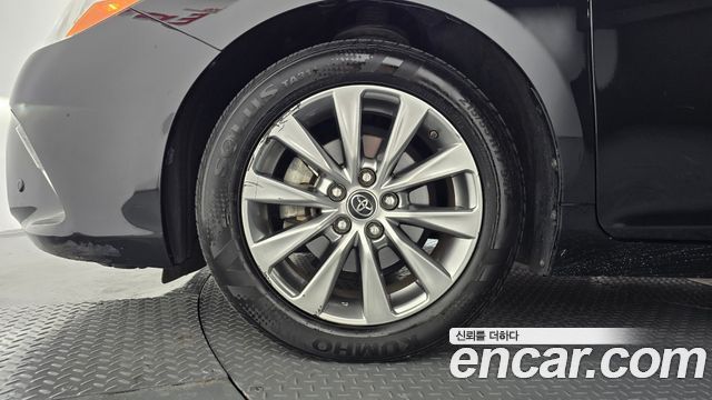 Toyota Camry 2.5 XLE 2015 — фото 5