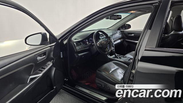 Toyota Camry 2.5 XLE 2015 — фото 10